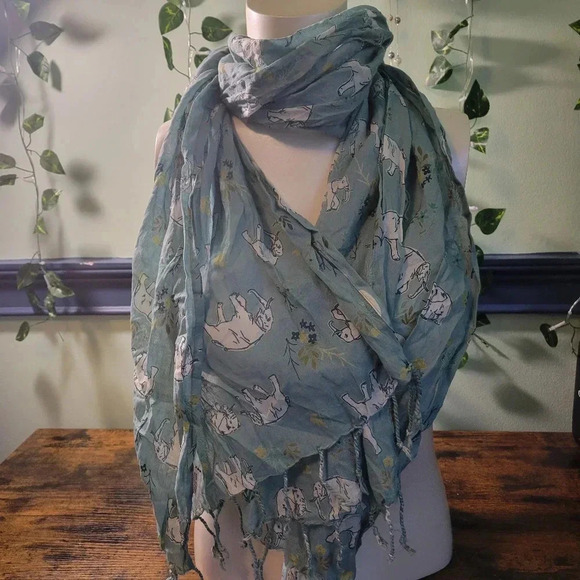 Vintage Accessories - 🍁2 for $14🍂 Elephant Scraf EUC